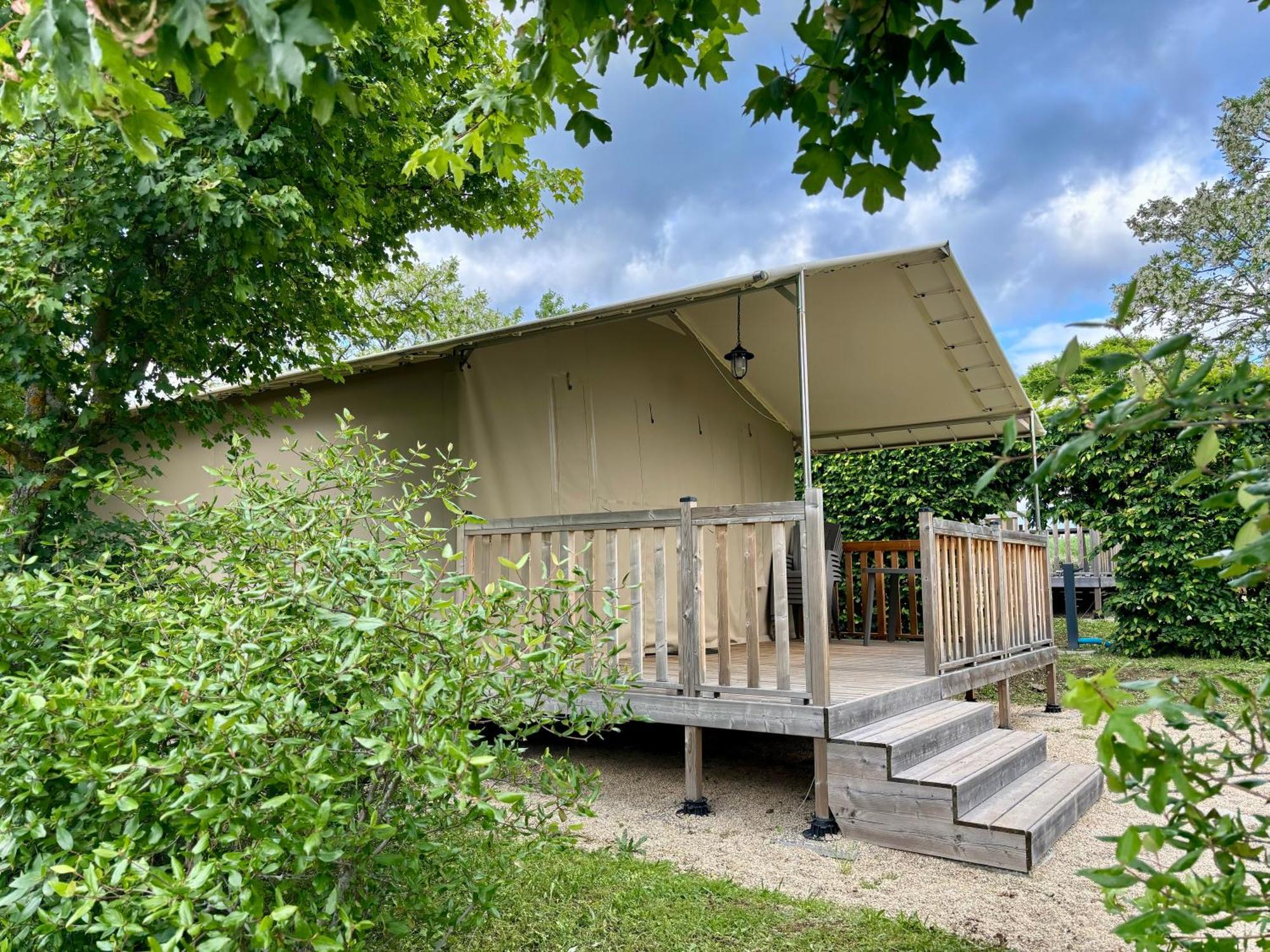 Camping Onlycamp Pierre & Sources Volvic Ngoại thất bức ảnh
